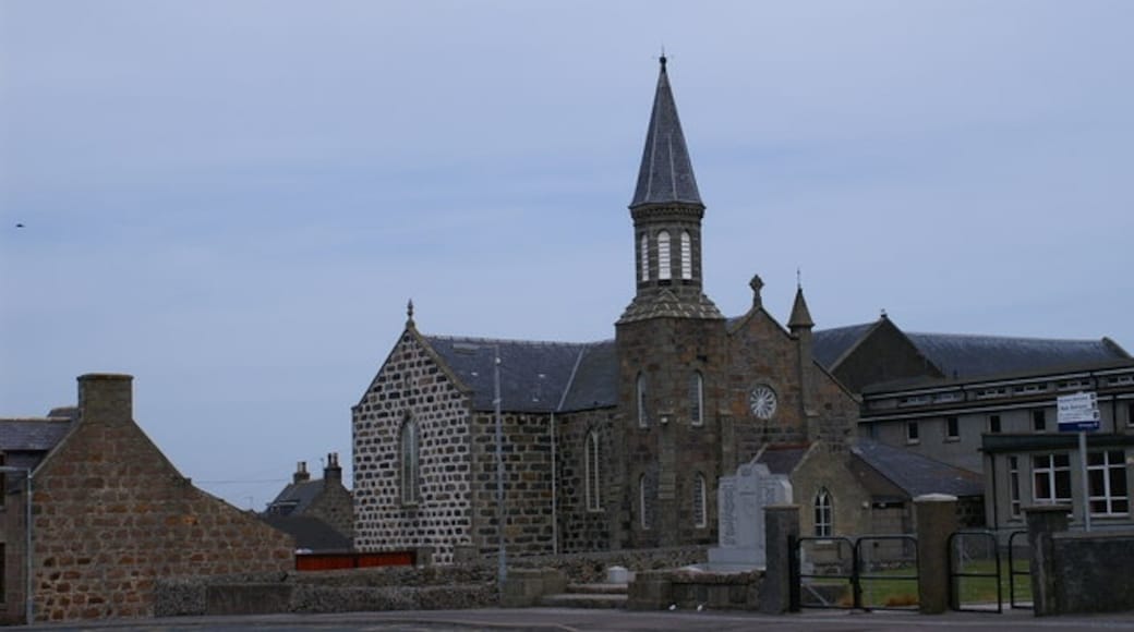 Photo "Inverallochy" by Adrian and Janet Quantock (CC BY-SA) / Cropped from original