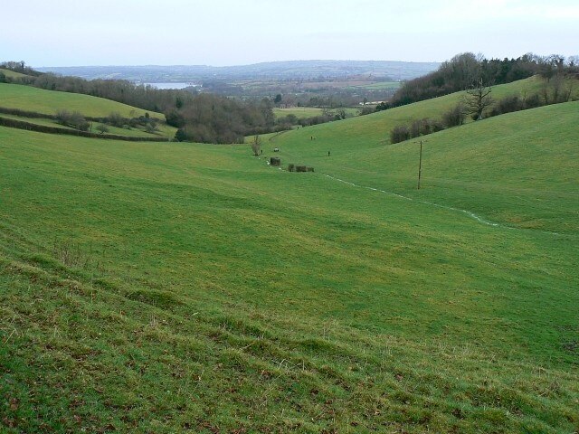 Photo "Stowey-Sutton" by Brian Robert Marshall (CC BY-SA) / Cropped from original