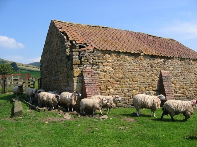 Photo "Hood Grange" by Stephen Horncastle (CC BY-SA) / Cropped from original