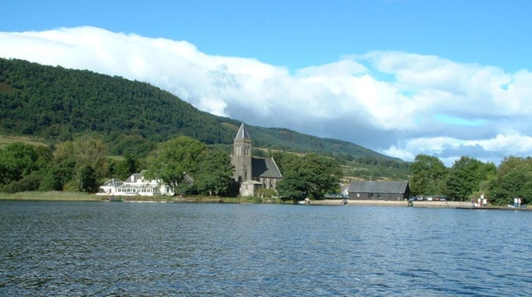 Photo "Port of Menteith" by Brian Turner (CC BY-SA) / Cropped from original