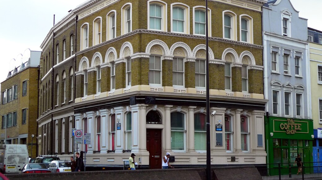 Photo "Deptford High Street" by Ewan Munro (CC BY-SA) / Cropped from original