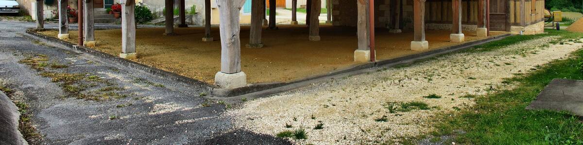 Photo "La halle ouverte" by JGS25 (page does not exist) (Creative Commons Attribution-Share Alike 4.0) / Cropped from original
