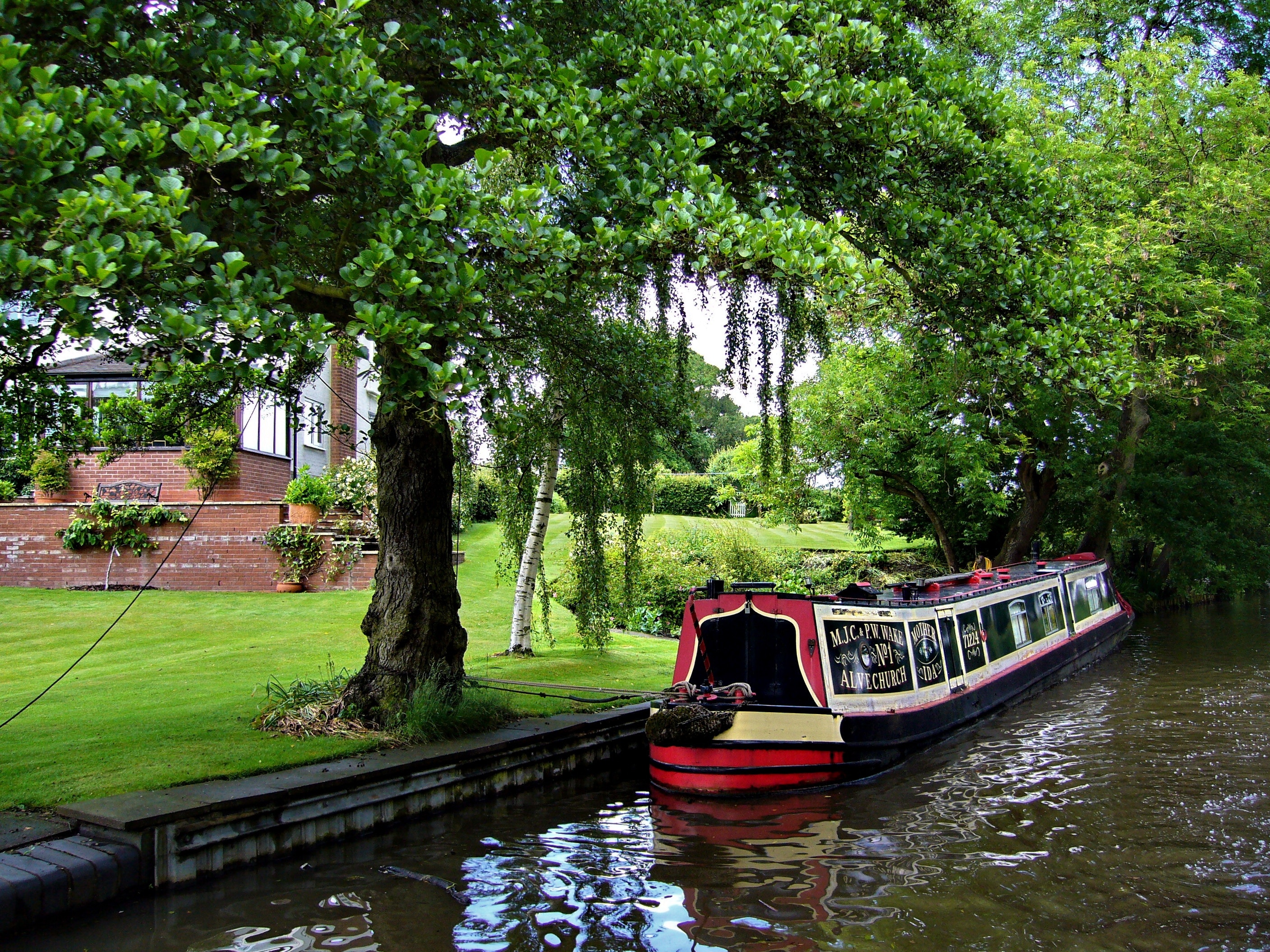 Photo "Barnt Green" by Tanya Dedyukhina (CC BY) / Cropped from original