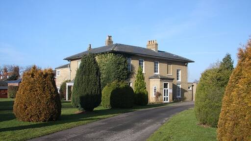 Photo "Flempton" by Bob Jones (CC BY-SA) / Cropped from original