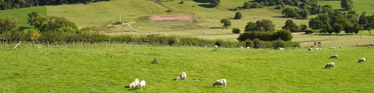 Photo "Llansylin Range An Army firing range between Llansylin and Rhydycroesau." by Penny Mayes (Creative Commons Attribution-Share Alike 2.0) / Cropped from original