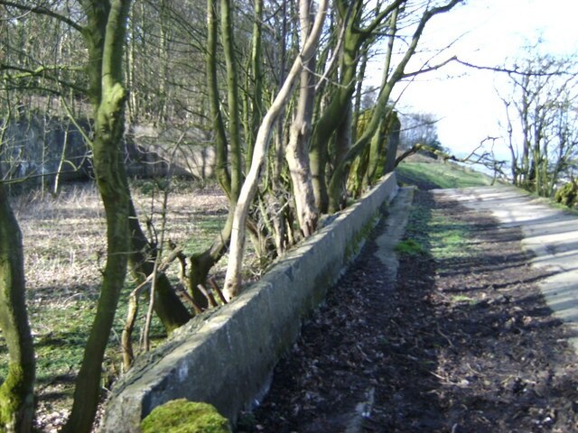 Billede "Glusburn and Cross Hills" af Jean McClennon (CC BY-SA) / beskåret fra det originale billede