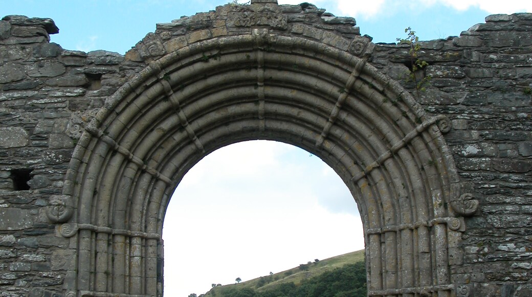 Photo "Strata Florida Abbey" by William M. Connolley (CC BY-SA) / Cropped from original