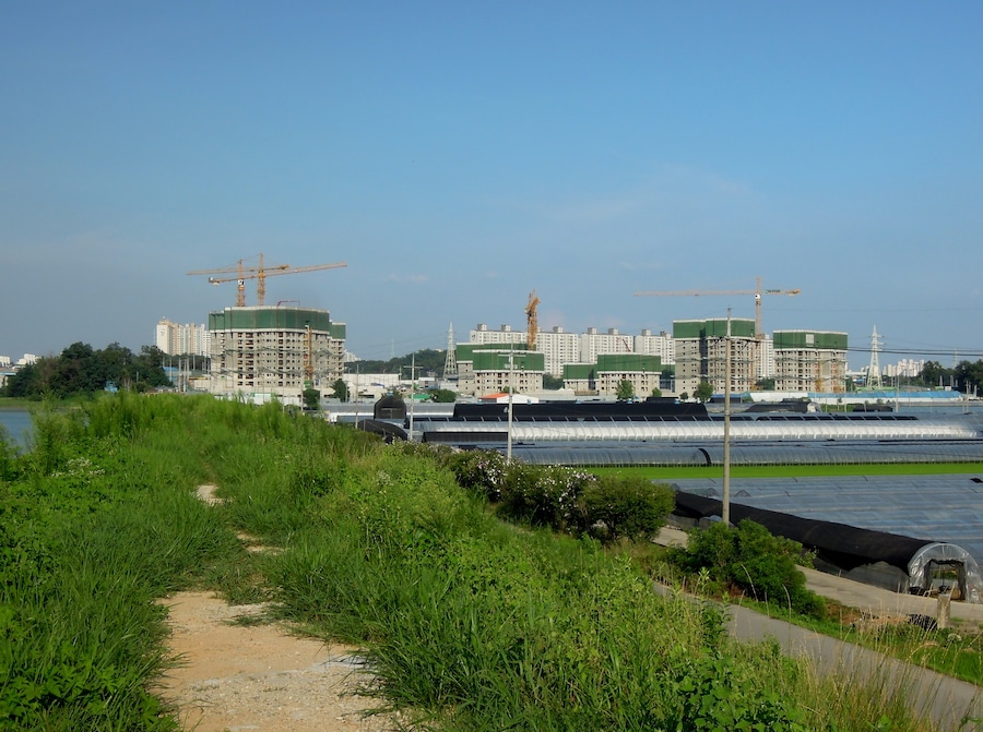 Lakeside Prugio under construction in Ipbuk-dong, seen from Wangsong Dam, Dangsu-dong, Suwon, South Korea