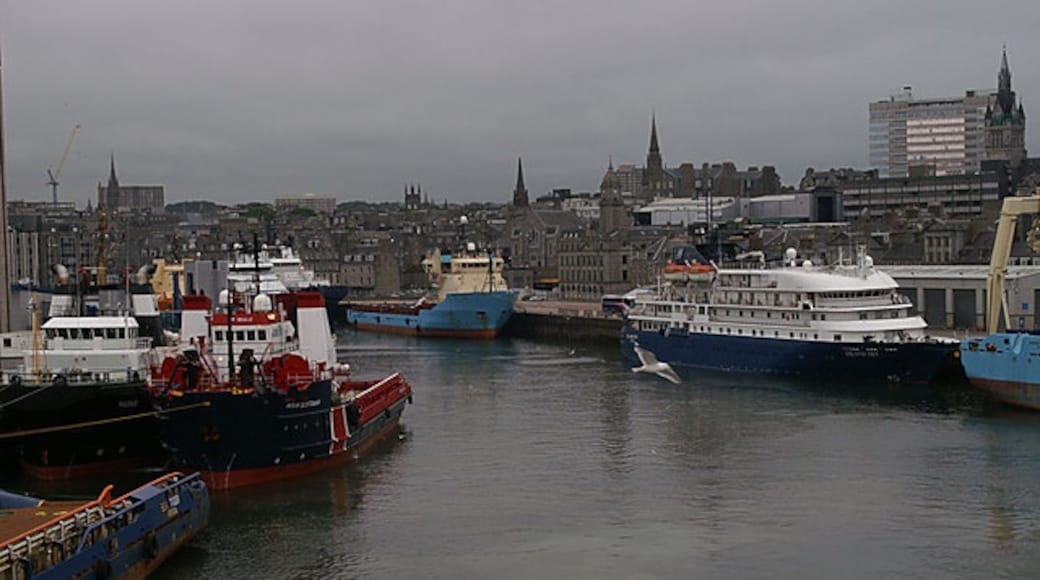 "Aberdeen Harbour"-foto av Mike Pennington (CC BY-SA) / Urklipp från original