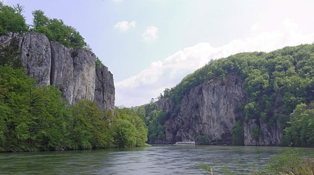 Foto „Donaudurchbruch“ von Ulrich Meier on geo.hlipp.de (CC BY-SA)/zugeschnittenes Original