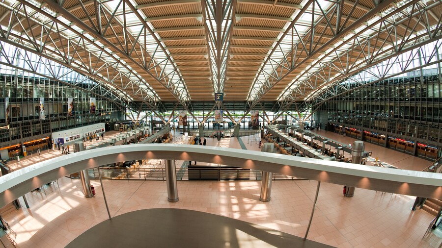 Photo "Hamburg Airport Terminal 2" by Medvedev (Creative Commons Attribution-Share Alike 3.0) / Cropped from original