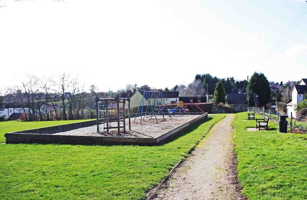 Kuva ”Bournheath” käyttäj ältä P L Chadwick (CC BY-SA) / rajattu alkuperäisestä kuvasta