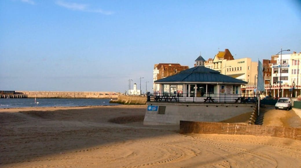 Photo "Margate Beach" by Dave Walsh (CC BY-SA) / Cropped from original