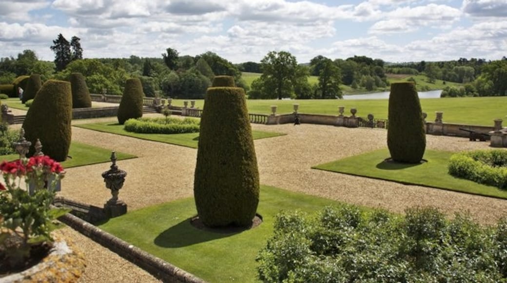 Foto "Bowood Playground" por Paul Buckingham (CC BY-SA) / Recortada de la original