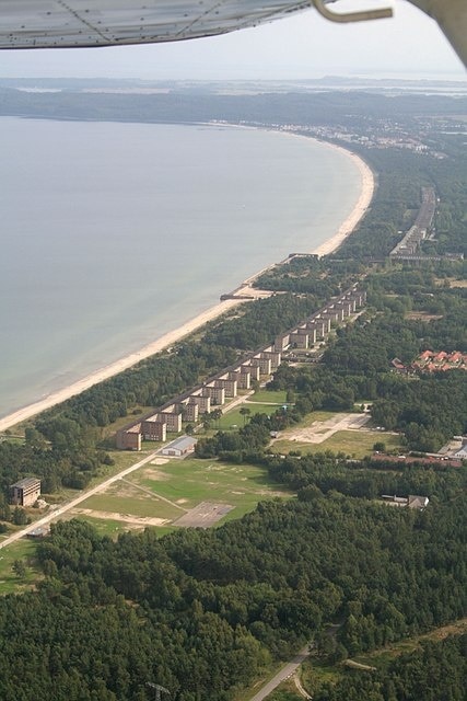 Prora: ehemaliges KdF-Seebad: Luftaufnahme 2008 (Seebad Prora, WW2 KdF holiday camp, aerial 2008)