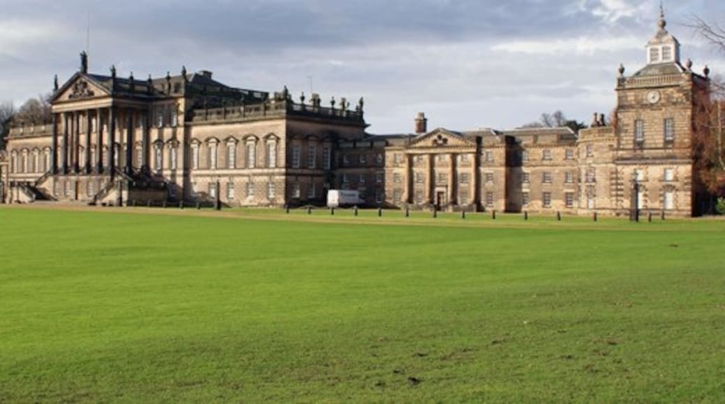 Photo "Wentworth Woodhouse" by Hall Family (CC BY-SA) / Cropped from original
