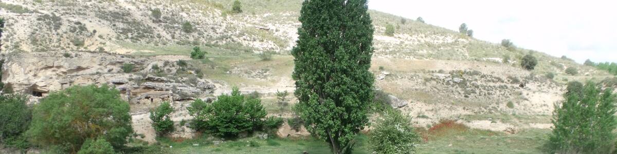 Photo "Vista de la presa de Moranchel y de alrededores" by 19Tarrestnom65 (Creative Commons Attribution-Share Alike 4.0) / Cropped from original