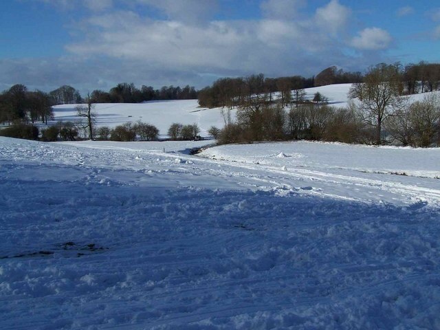 Foto "Dodington" por Geoff Pick (CC BY-SA) / Recortada de la original