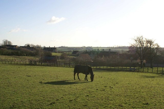 Foto “Lowick” tomada por Chris Stafford (CC BY-SA); recorte de la original