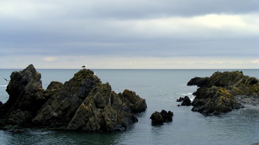 Photo "The Coastline at Macduff" by Ann Harrison (Creative Commons Attribution-Share Alike 2.0) / Cropped from original