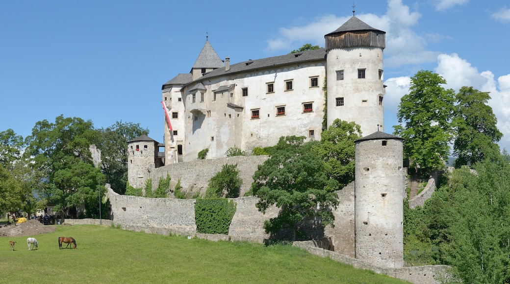 Foto "Castelo de Prösels" de Moroder (CC BY-SA) / Recortada do original
