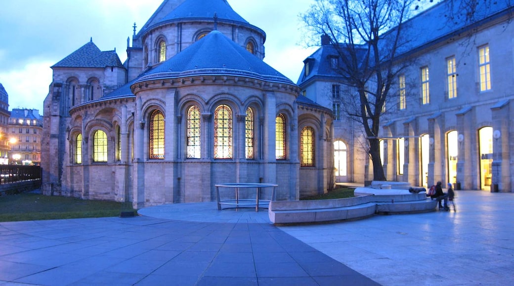 Foto "Musée des Arts et Métiers" de Pline (CC BY-SA) / Recortada do original