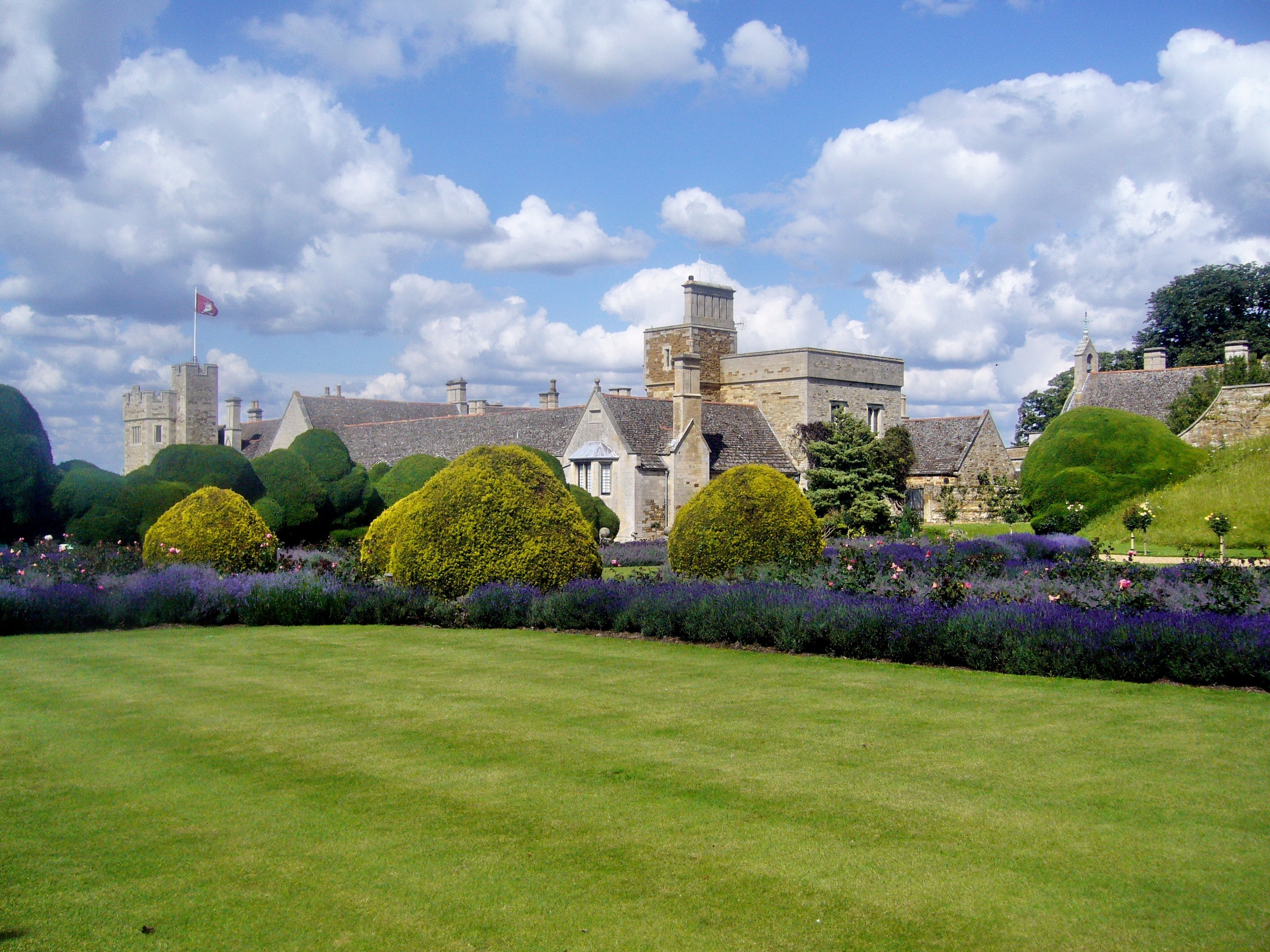 Foto “Rockingham” tomada por Tanya Dedyukhina (CC BY); recorte de la original