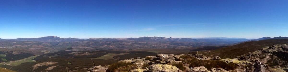 Photo "Panoramica desde el peñon del Torozo." by Pnacar (page does not exist) (Creative Commons Attribution-Share Alike 3.0) / Cropped from original