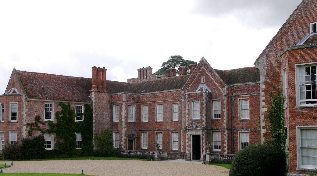 Photo "The Vyne" by Andrew Mathewson (CC BY-SA) / Cropped from original
