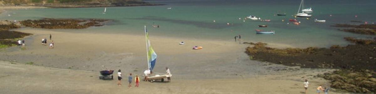 Photo "Portscatho." by Tim Green (Creative Commons Attribution-Share Alike 2.0) / Cropped from original