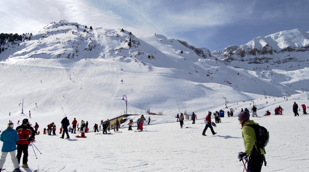 Foto „Skigebiet Candanchu“ von José Ibáñez (CC BY)/zugeschnittenes Original
