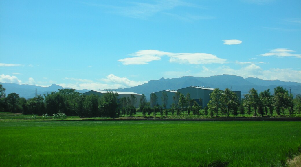 Photo "Longtan District" by Foxy Who \(^∀^)/ (CC BY-SA) / Cropped from original