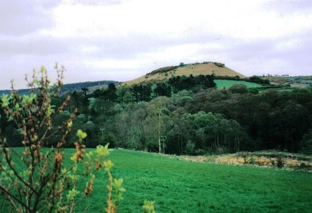 Photo "Darncombe-cum-Langdale End" by Hugh Chappell (CC BY-SA) / Cropped from original