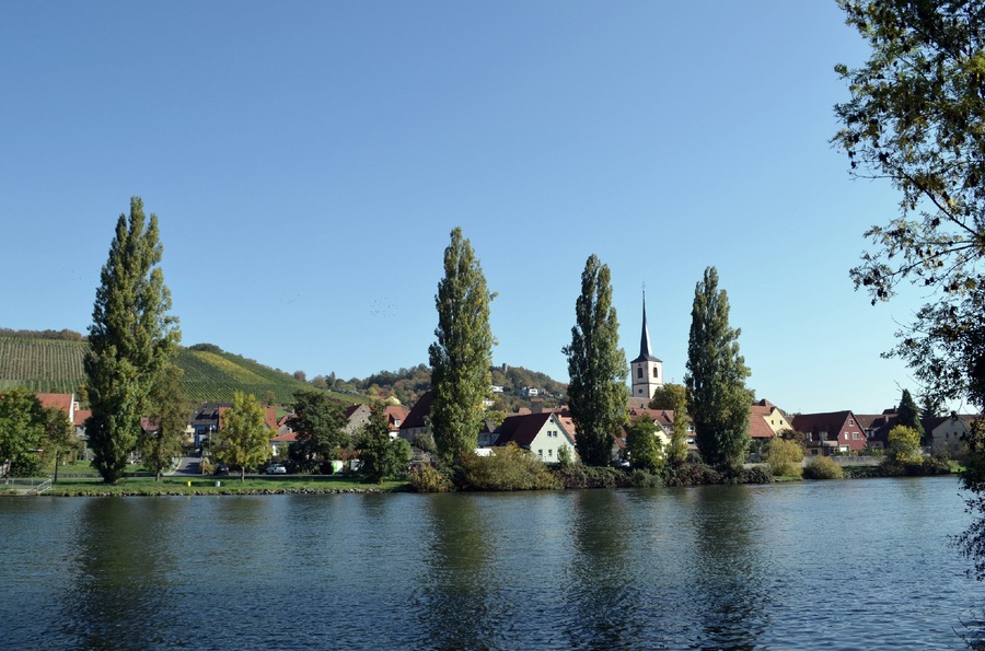 Kleinochsenfurt von der Ochsenfurter Mainseite aus