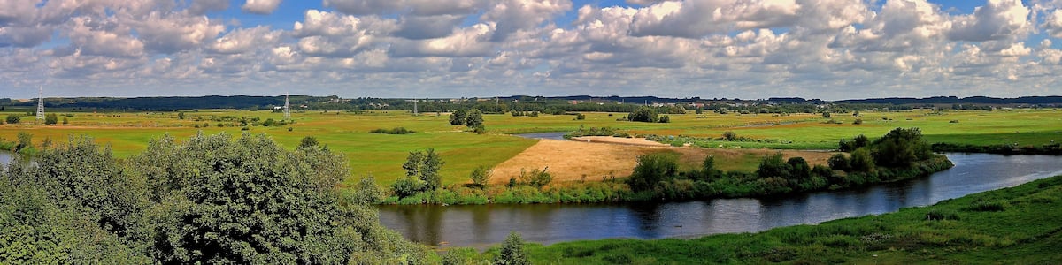 Photo "Zakola Narwi w pobliżu Łomży" by (Creative Commons Attribution-Share Alike 3.0) / Cropped from original