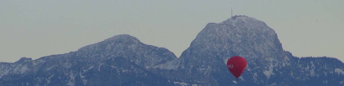 Photo "Blick von Hohenthann auf Wendelstein" by 1Thorsta (Creative Commons Attribution-Share Alike 3.0) / Cropped from original