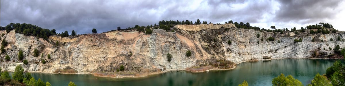 Photo "Pèlag Gran, Vilobi del Penedés" by Magnificus (Creative Commons Attribution-Share Alike 4.0) / Cropped from original