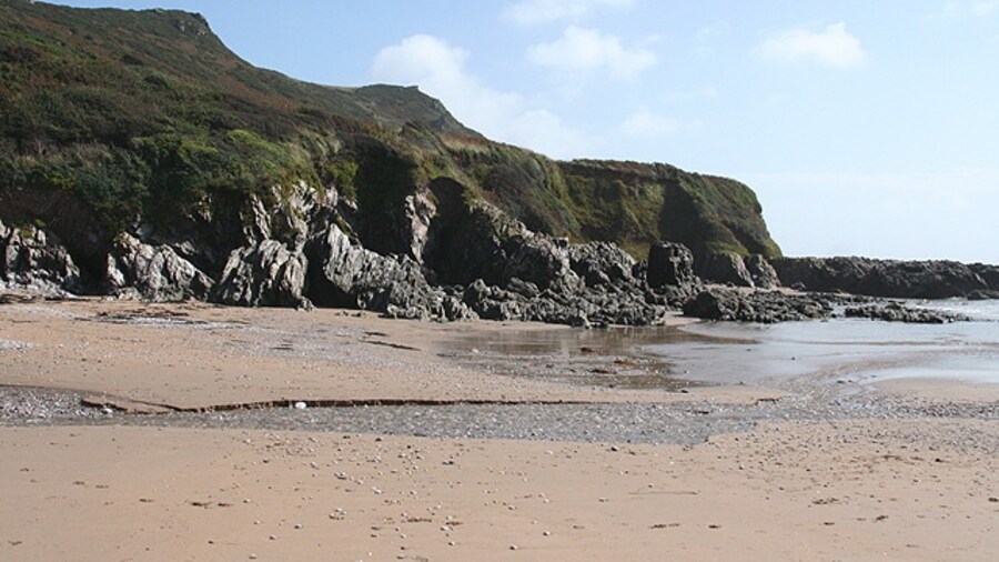 Photo "Stokenham: beach at Lannacombe Reached by a narrow single-track lane from Lannacombe Green, or by walking from the car park above Start Point, a couple of miles away" by Martin Bodman (Creative Commons Attribution-Share Alike 2.0) / Cropped from original