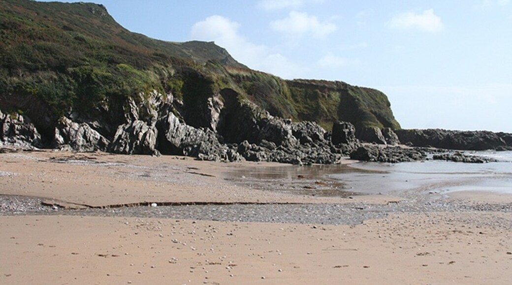 Photo "Lannacombe Beach" by Martin Bodman (CC BY-SA) / Cropped from original