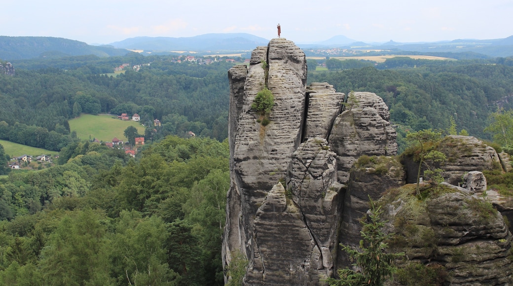 Photo "Bastei" by FunkBrothers (CC BY-SA) / Cropped from original