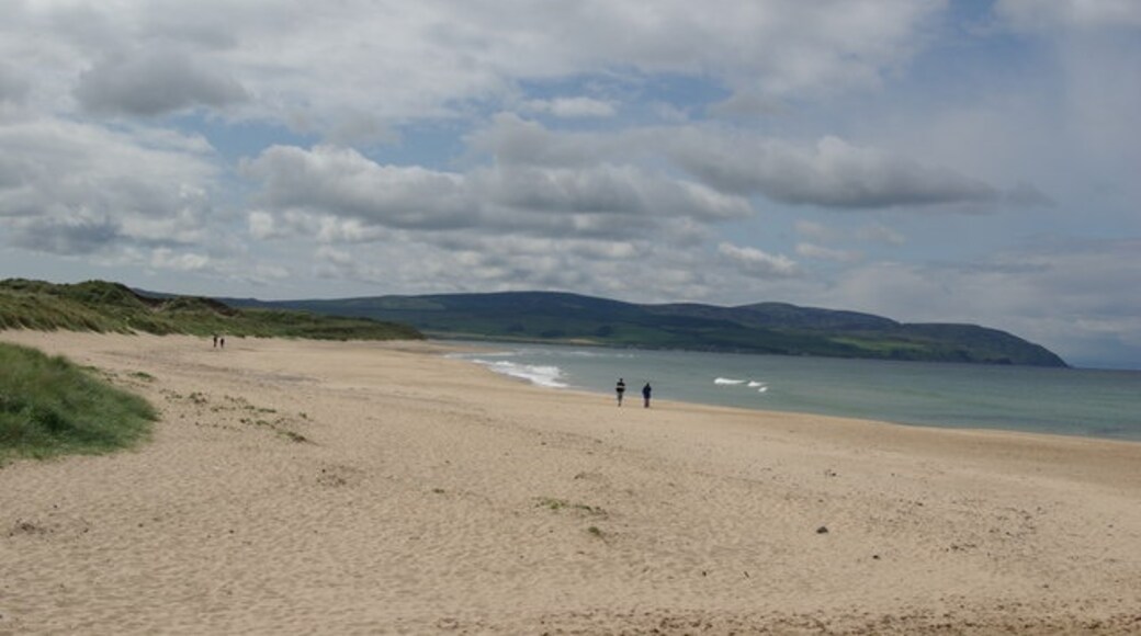 Photo "Machrihanish Beach" by Leslie Barrie (CC BY-SA) / Cropped from original