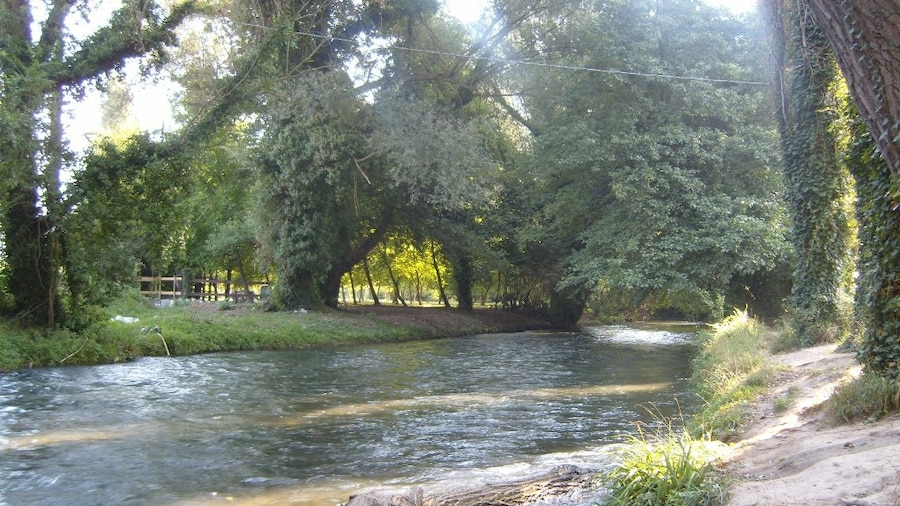 Photo "Il fiume Nera ad Arrone" by Brigitte (Creative Commons Attribution-Share Alike 2.0) / Cropped from original