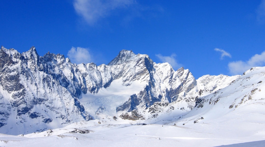 Foto „Skigebiet Breuil-Cervinia“ von Pier B. (CC BY-SA)/zugeschnittenes Original