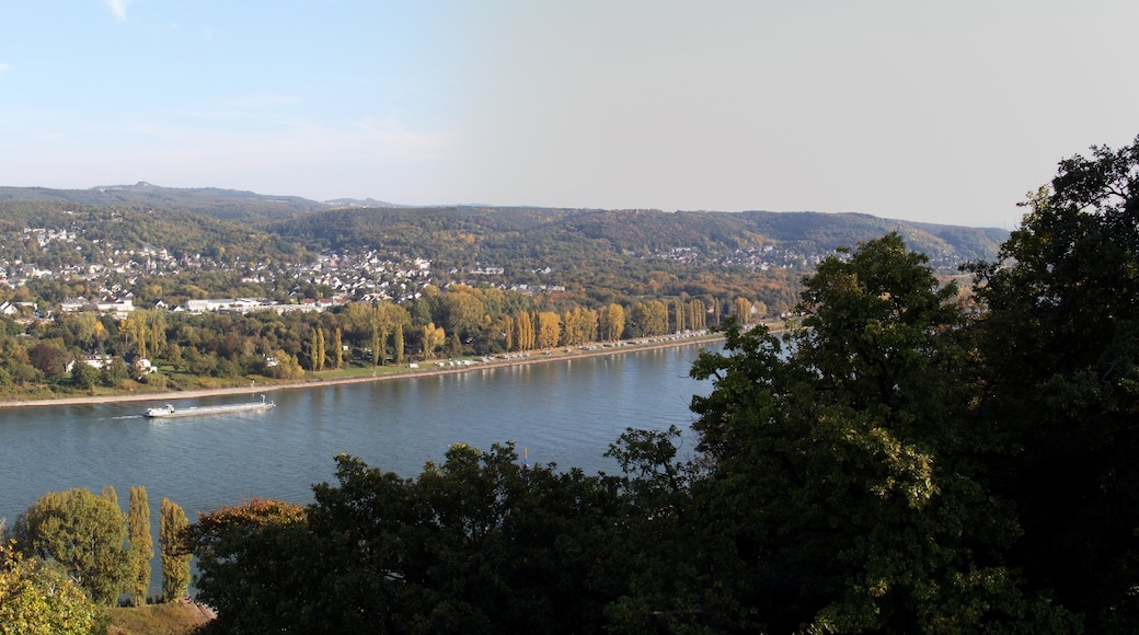 Panorama Bad Honnef, aufgenommen vom Aussichtsturm des Wildpark Rolandseck, links Drachenfelsen und Rheininsel Nonnenwerth