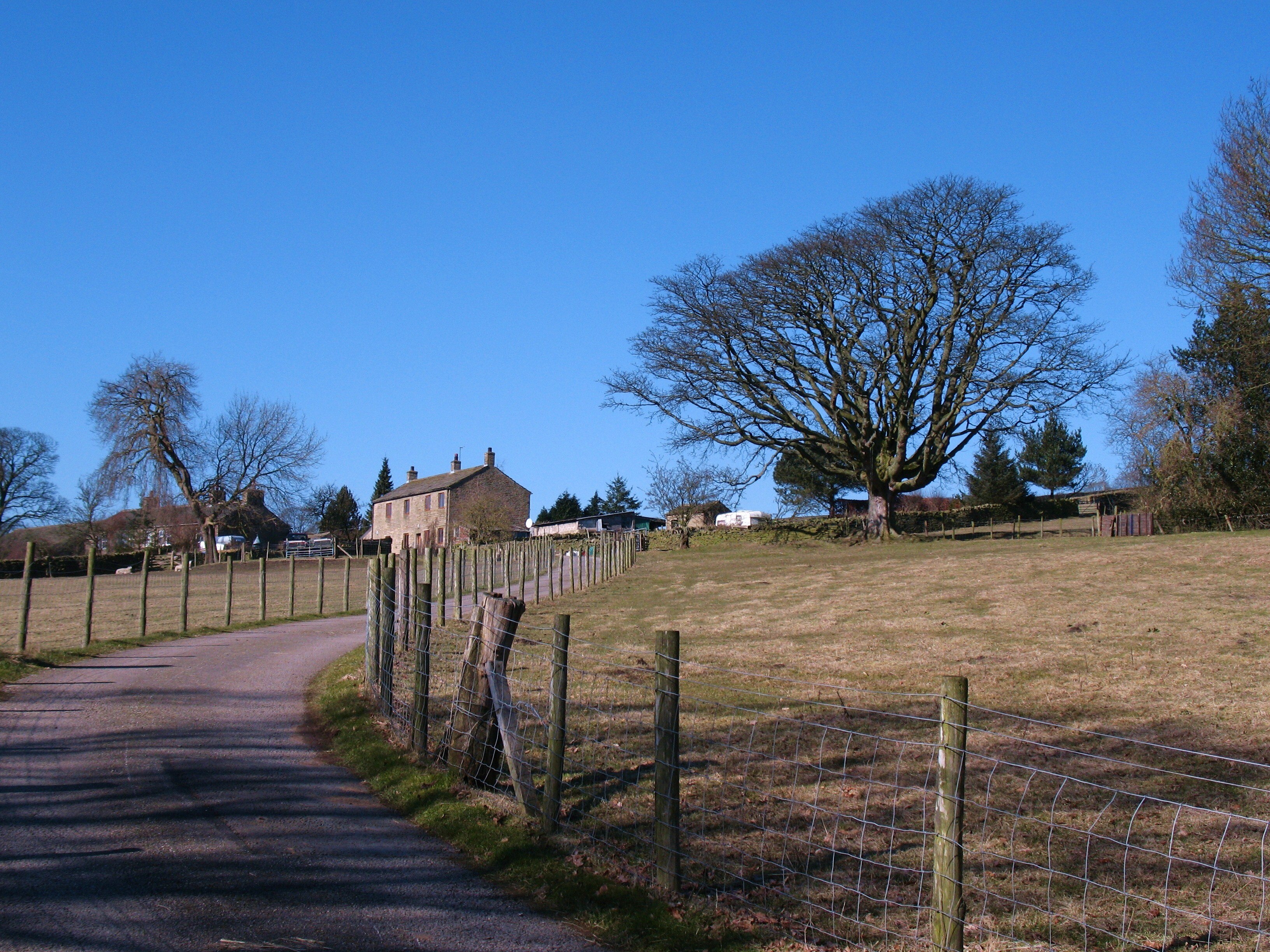Foto „Glusburn and Cross Hills“ von Gordon Hatton (CC BY-SA)/zugeschnittenes Original