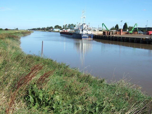 Photo "Leverington" by Richard Humphrey (CC BY-SA) / Cropped from original