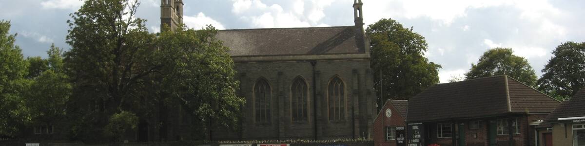 Photo "Christchurch & Cricket Pavillion, Downend." by Robert Powell (Creative Commons Attribution-Share Alike 3.0) / Cropped from original