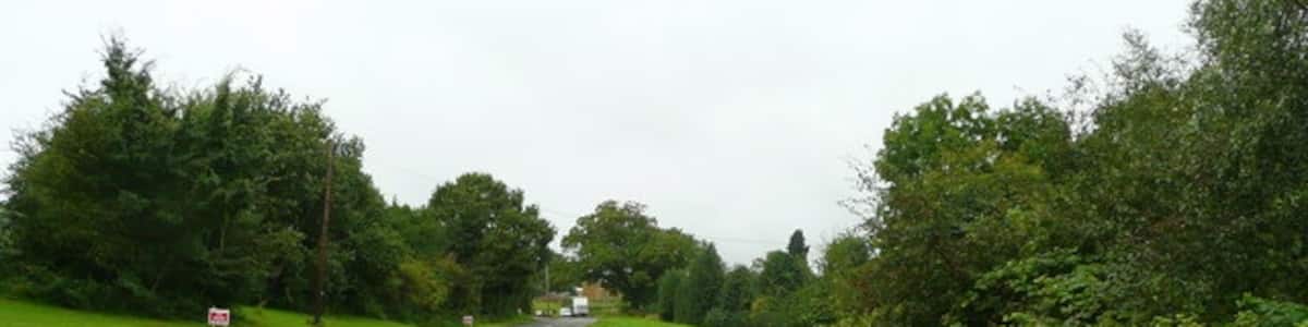 Photo "B4102 Meriden Road Looking towards Meriden by Old Fillongley Hall." by Jonathan Billinger (Creative Commons Attribution-Share Alike 2.0) / Cropped from original