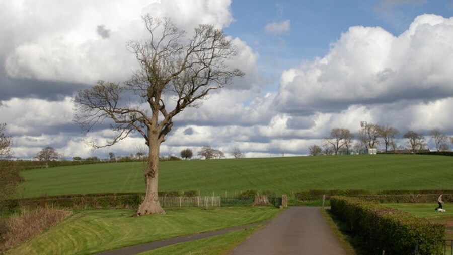 Photo "Kilmaurs fields Kilmaurs playing fields to the right of picture" by Iain Marshall (Creative Commons Attribution-Share Alike 2.0) / Cropped from original