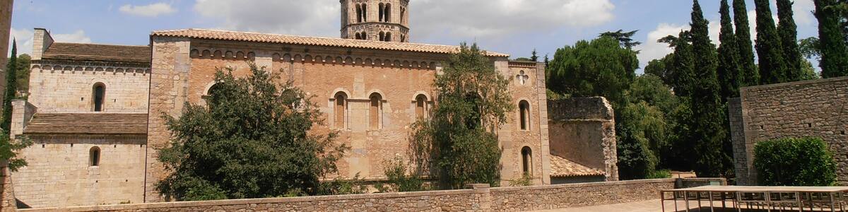 Photo "Monasterio de Sant Pere de Galligants" by Tournasol7 (Creative Commons Attribution-Share Alike 3.0 es) / Cropped from original